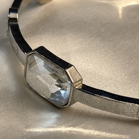 Very Sparkly Bangle Silver Tone Clear Stone Bracelet Bling Glam Stackable Estate - Picture 15 of 16